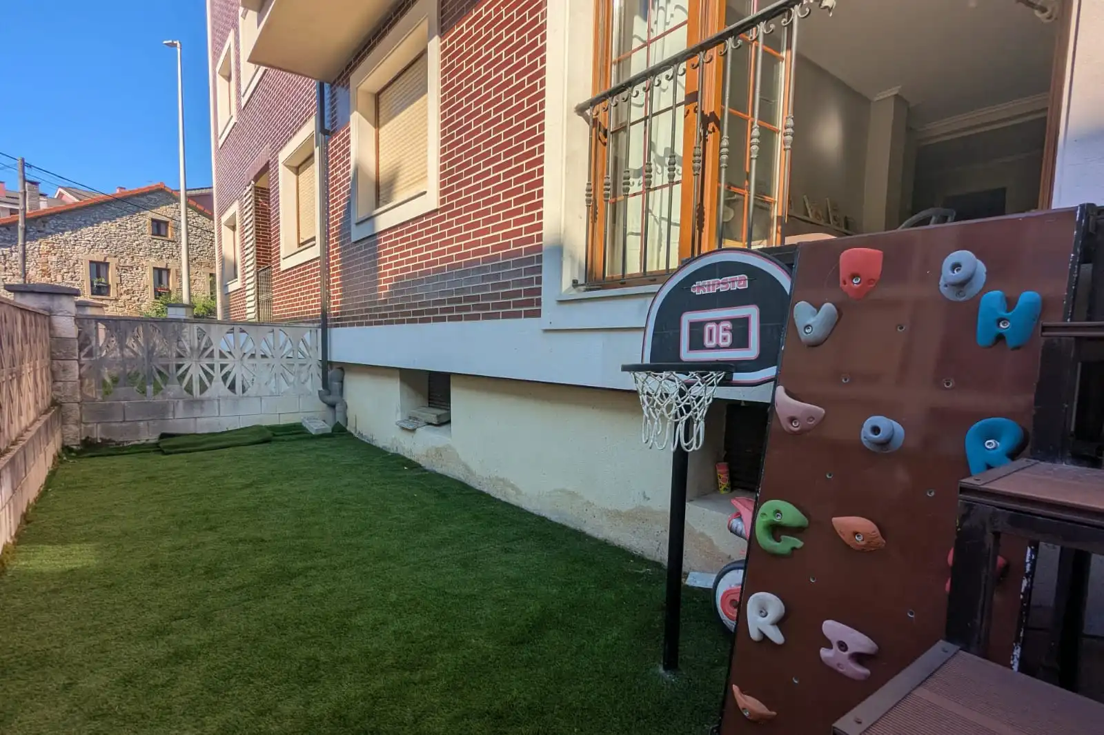 Vista exterior de Pis en venda en Voto amb Calefacció, Terrassa i Moblat