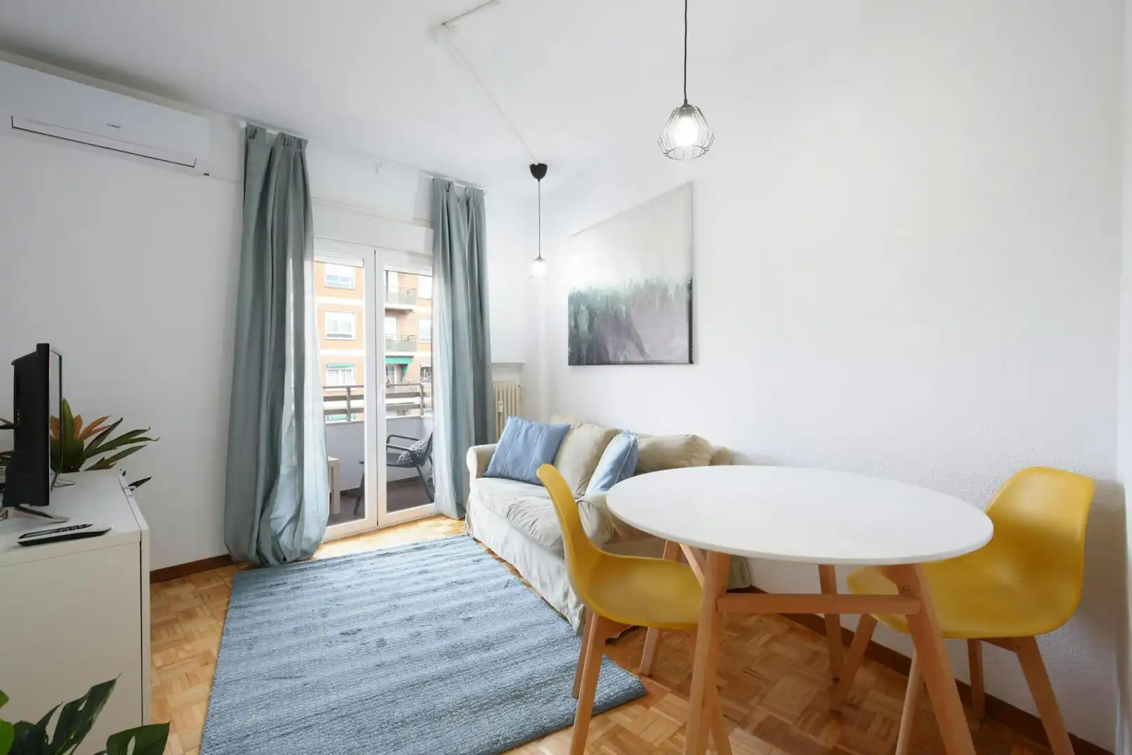 Sala de estar de Piso de alquiler en Madrid con Aire acondicionado, Calefacción y Amueblado