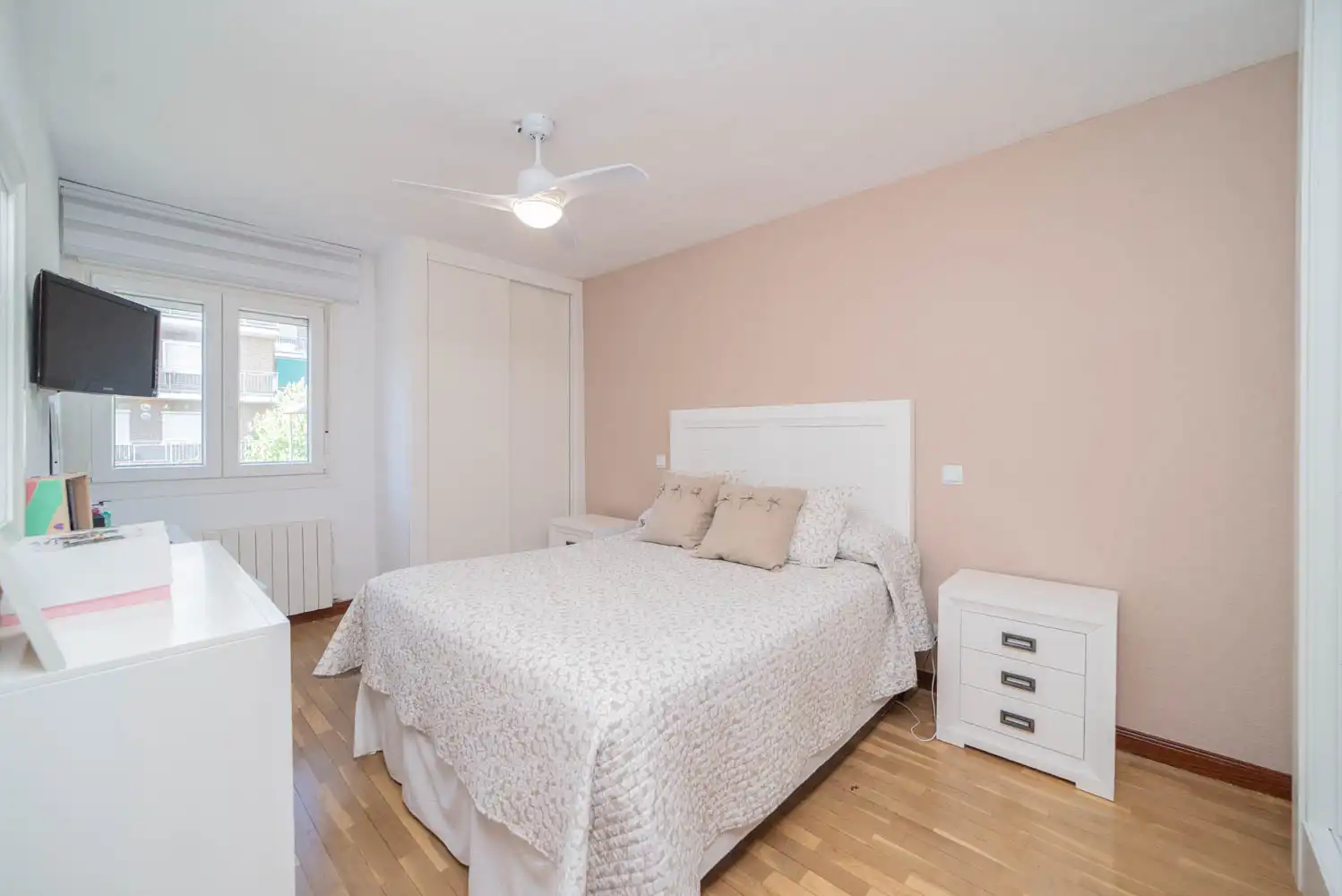 Schlafzimmer von Einfamilien-Reihenhaus zum Verkauf in Alpedrete mit Heizung, Terrasse und Gemeinschaftspool