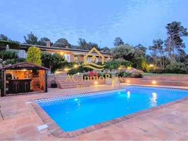 Casa amb piscina en venda a Begues