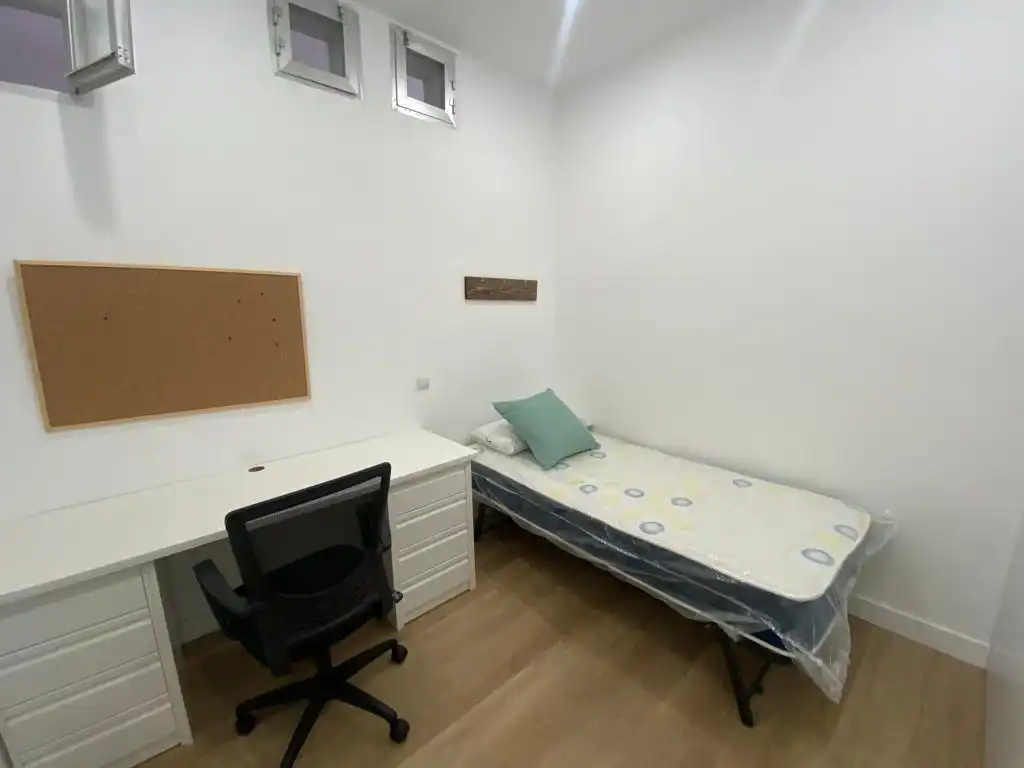 Dormitori de Apartament de lloguer en Madrid amb Moblat