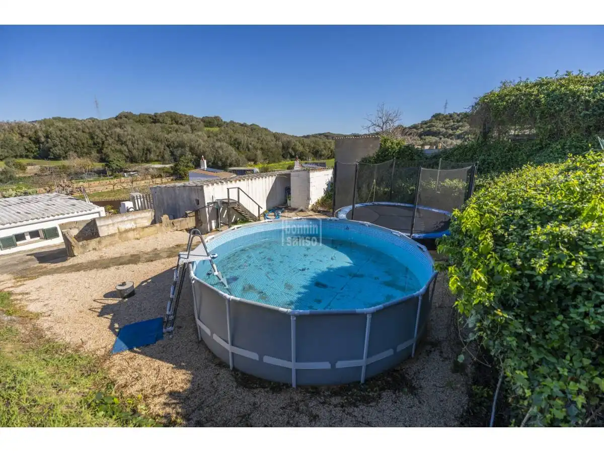 Schwimmbecken von Country house zum Verkauf in Es Migjorn Gran mit Privatgarten, Terrasse und Möbliert