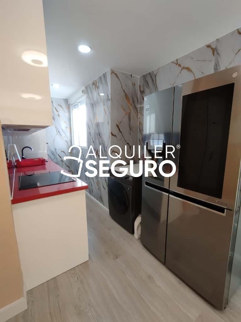 Cuina de Àtic de lloguer en Fuengirola amb Aire condicionat i Moblat