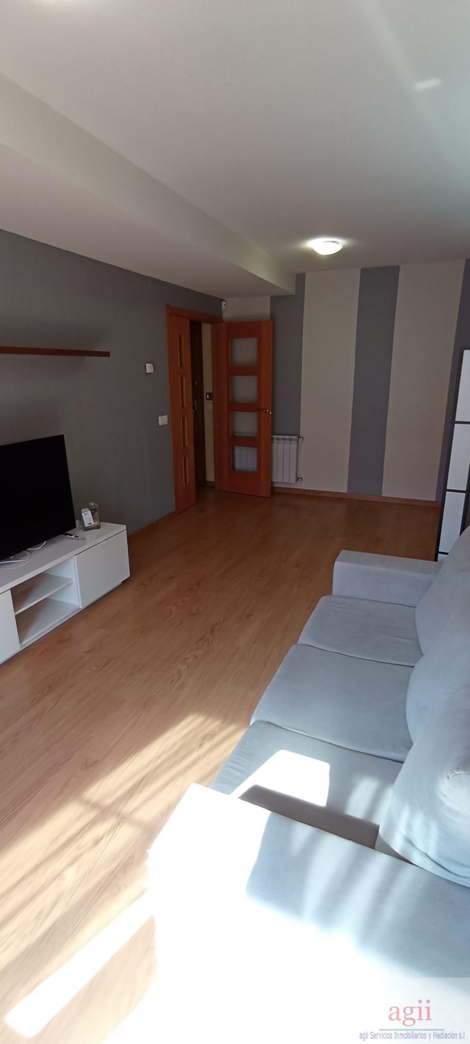Sala d'estar de Pis de lloguer en Azuqueca de Henares amb Calefacció, Moblat i Piscina comunitària