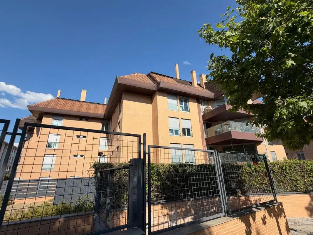 Vista exterior de Piso en venta en Boadilla del Monte con Calefacción, Terraza y Trastero