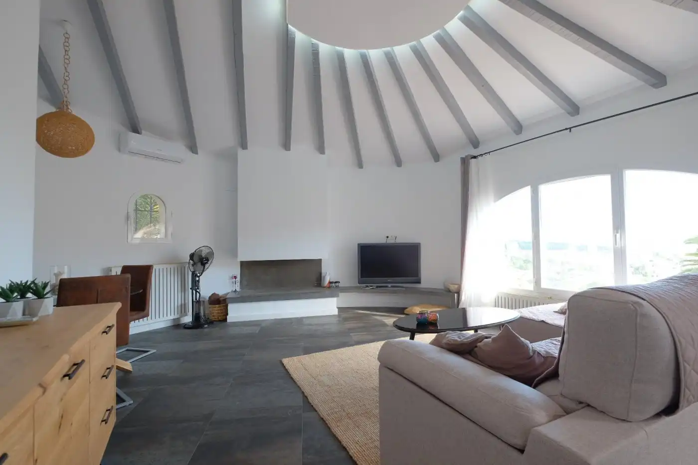 Sala d'estar de Casa o xalet en venda en Calpe / Calp amb Aire condicionat, Calefacció i Jardí privat