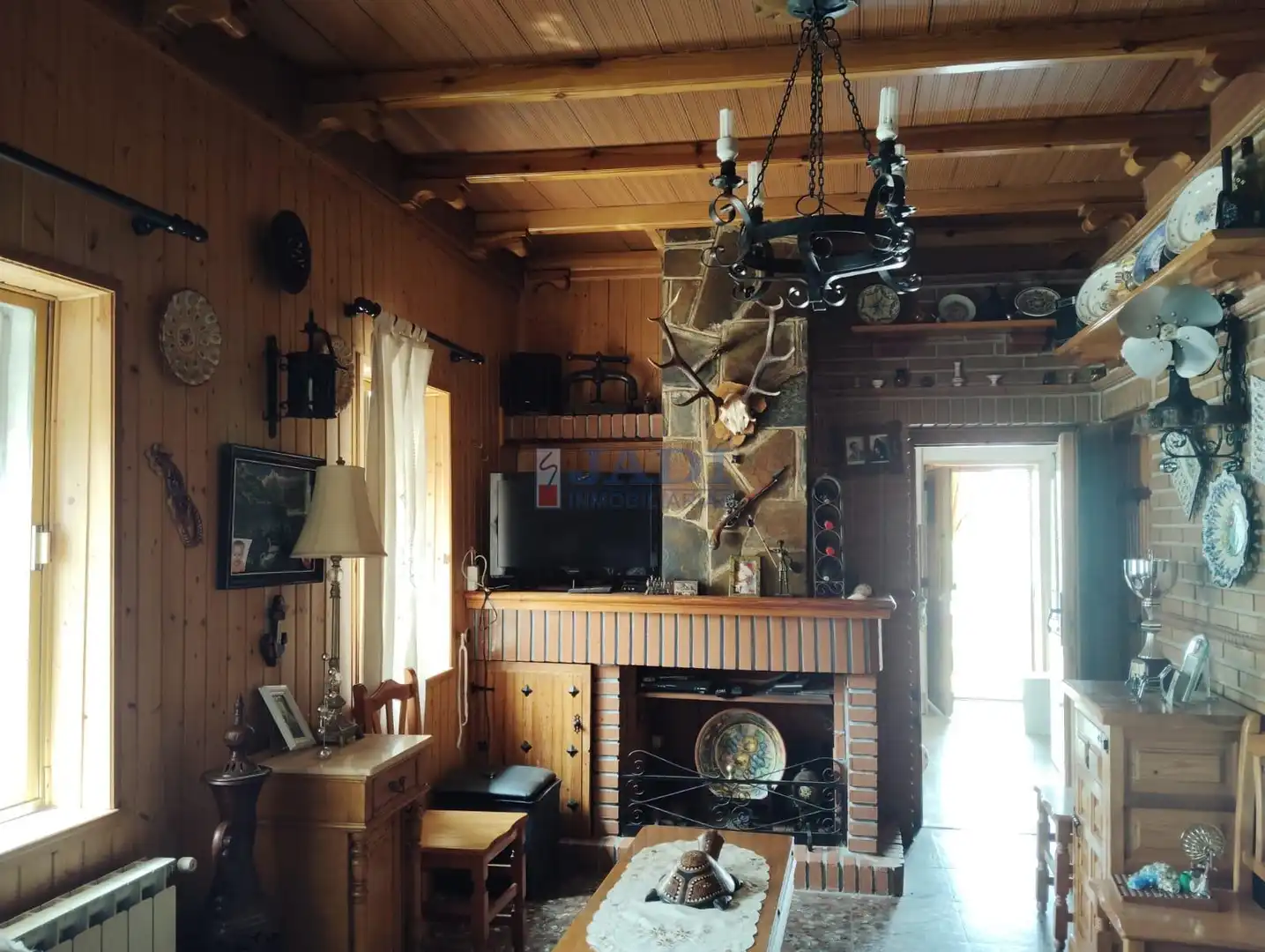 Sala d'estar de Casa o xalet en venda en Almuradiel amb Calefacció, Traster i Moblat