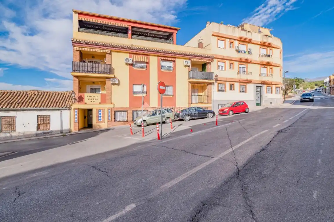 Vista exterior de Pis en venda en La Zubia amb Aire condicionat