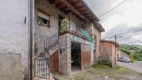 Vista exterior de Casa adosada en venda en Llanes amb Calefacció, Jardí privat i Terrassa