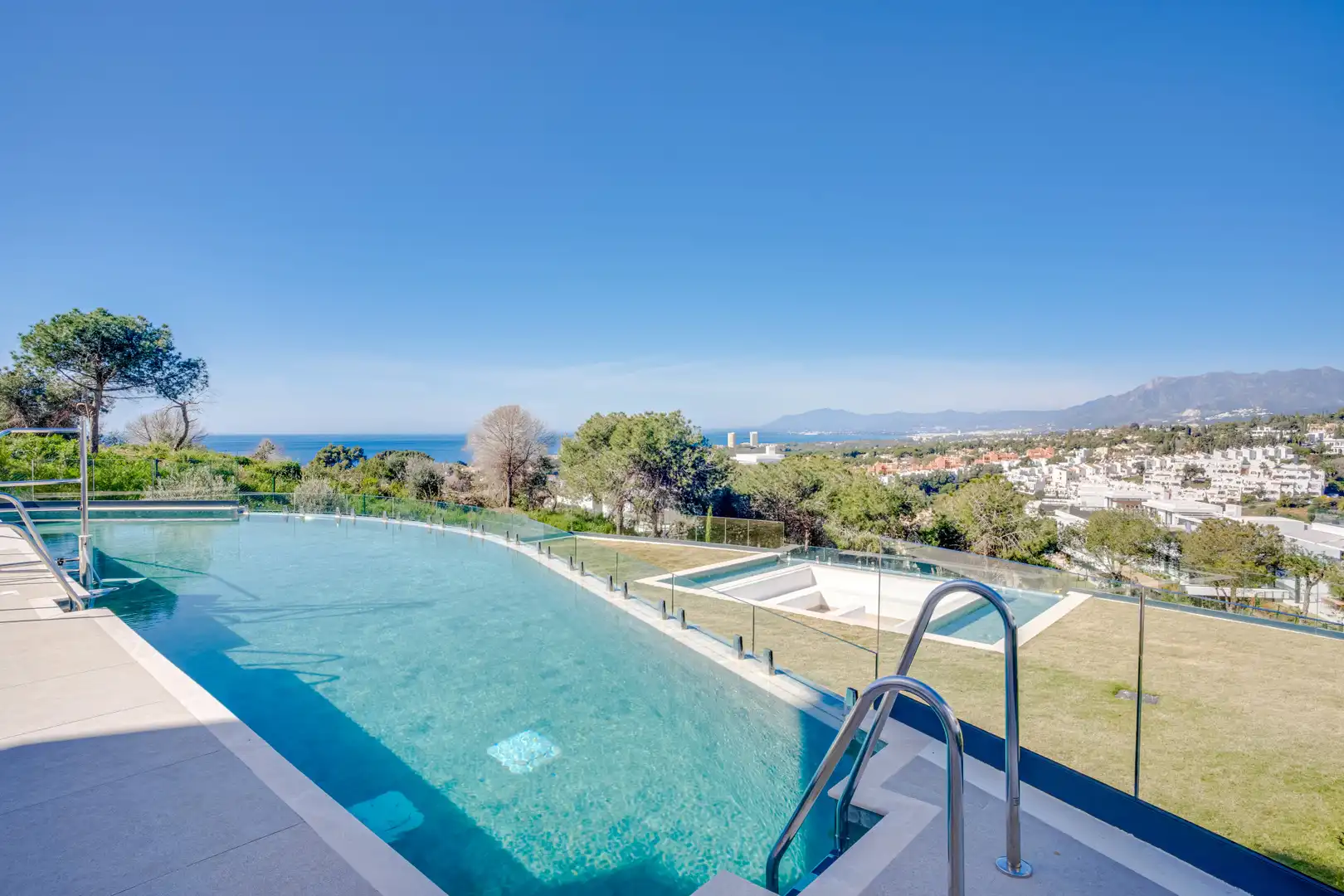 Swimming pool of Ground floor for sale in Marbella  with Air Conditioner, Private garden and Terrace