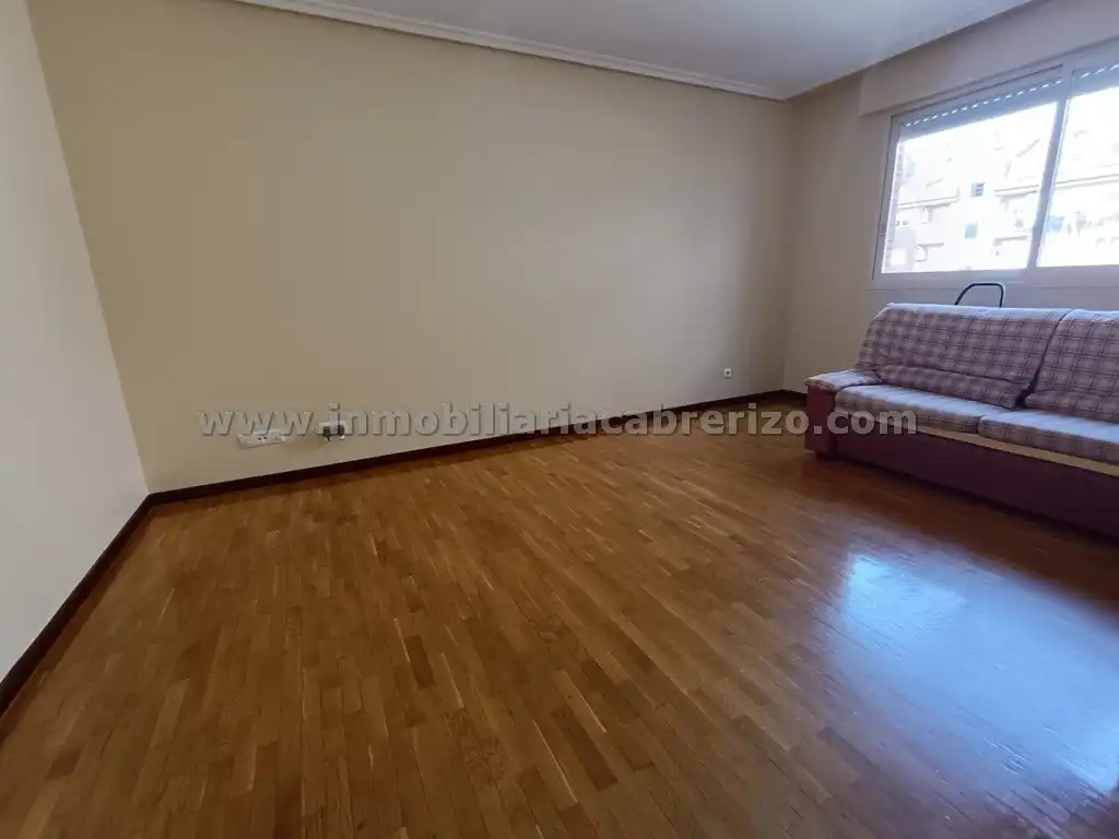 Sala de estar de Apartamento en venta en Lardero con Calefacción, Parquet y Terraza