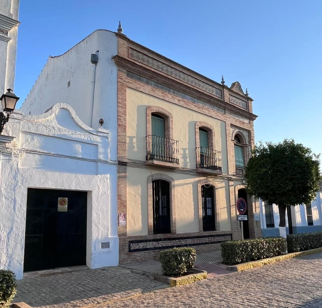 Exterior view of House or chalet for sale in El Pedroso  with Terrace, Storage room and Balcony