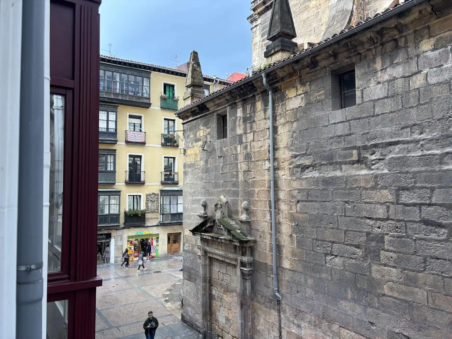 Vista exterior de Piso de alquiler en Bilbao  con Amueblado y Balcón