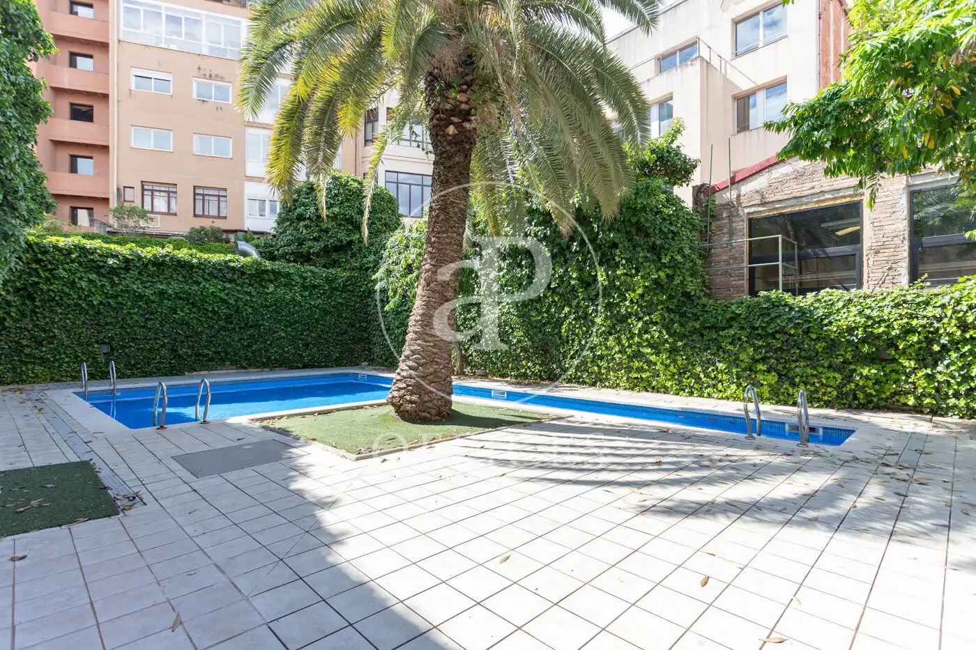 Piscina de Oficina en venta en Barcelona