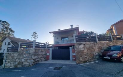 Exterior view of House or chalet for sale in Sanxenxo  with Heating, Private garden and Parquet flooring