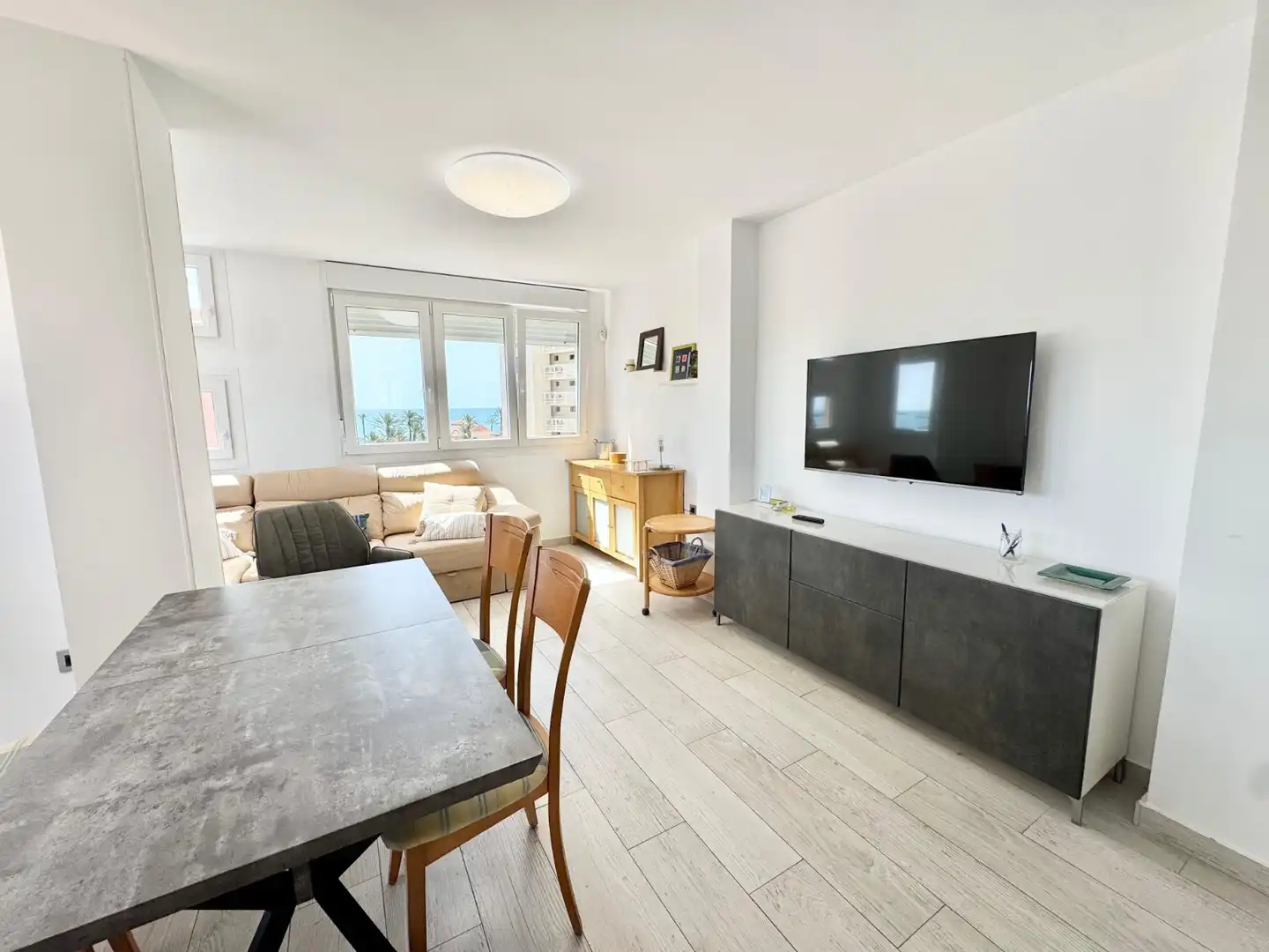 Sala d'estar de Apartament de lloguer en Torrevieja amb Piscina, Moblat i Rentadora