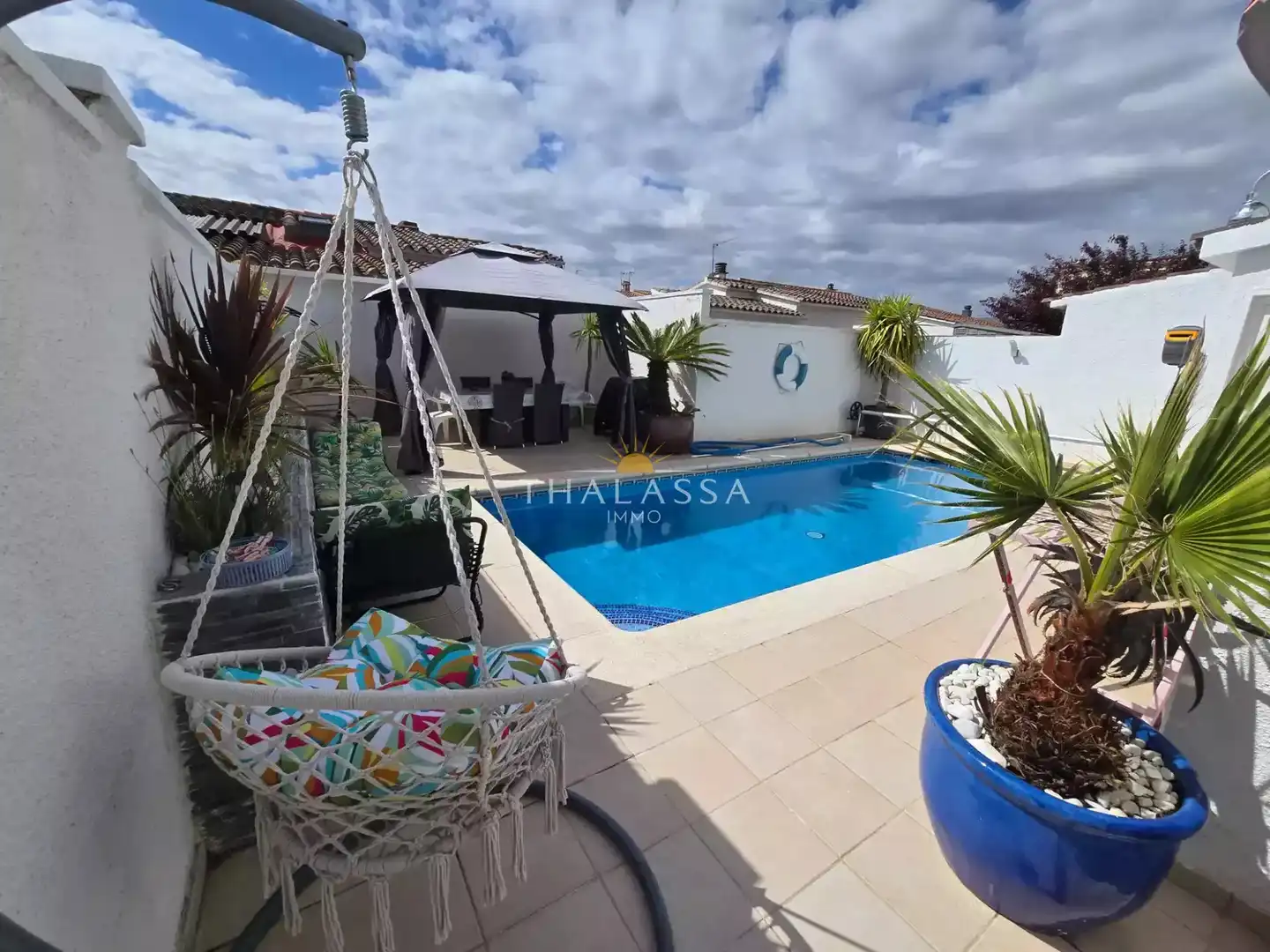 Swimming pool of Houses for sale in Empuriabrava  with Air Conditioner, Swimming Pool and Furnished