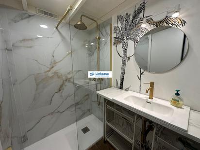 Bathroom of Planta baja for sale in  Madrid Capital  with Air Conditioner and Heating