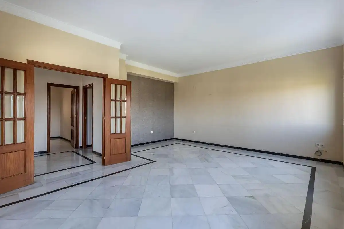 Flat for rent in Granada  with Air Conditioner and Heating