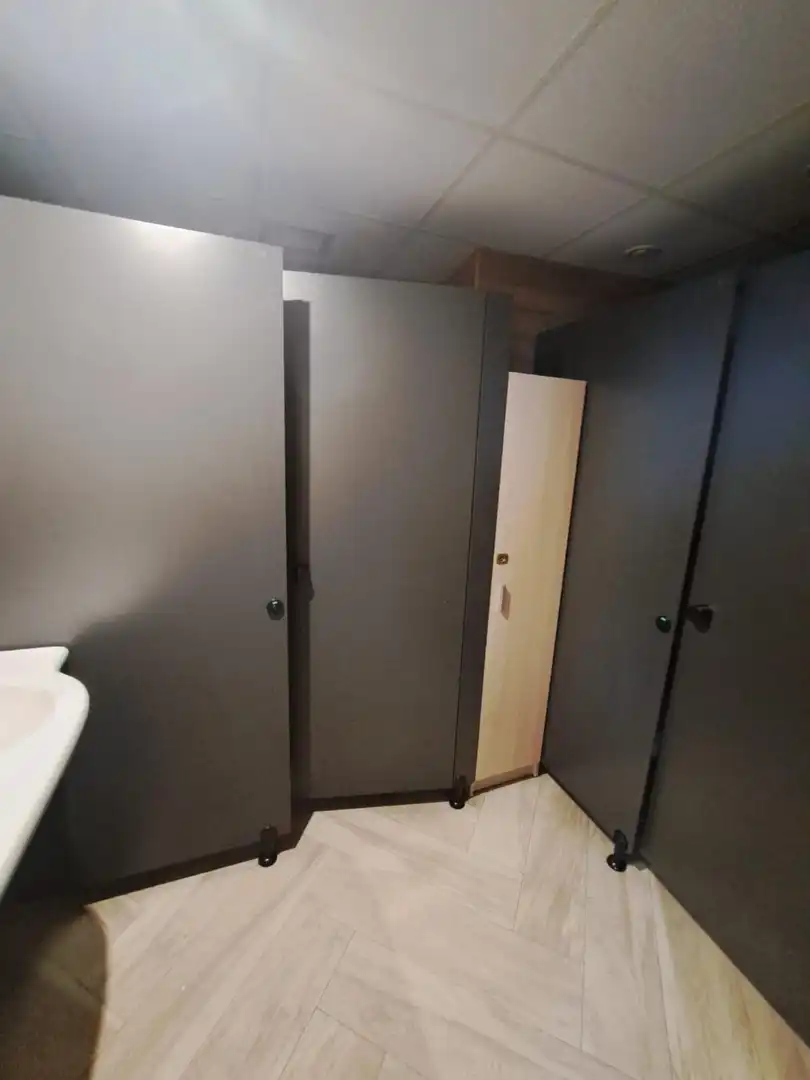 Badezimmer von Geschaftsraum zur Miete in Ribeira mit Klimaanlage und Möbliert