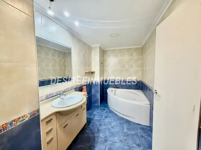 Baño de Piso en venta en Valencia con Aire acondicionado, Calefacción y Parquet
