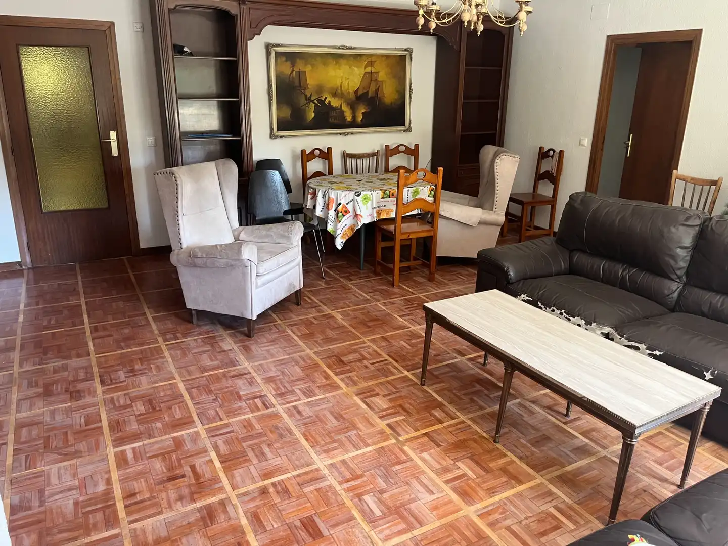 Living room of Flat for sale in Salamanca  with Heating, Parquet flooring and Furnished