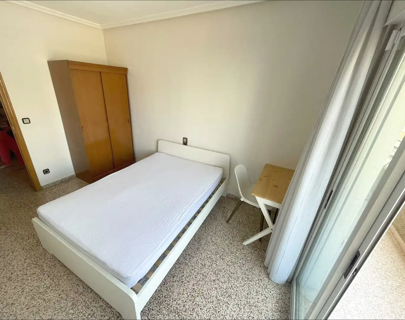 Bedroom of Flat for share in Elche / Elx  with Air Conditioner, Furnished and Balcony