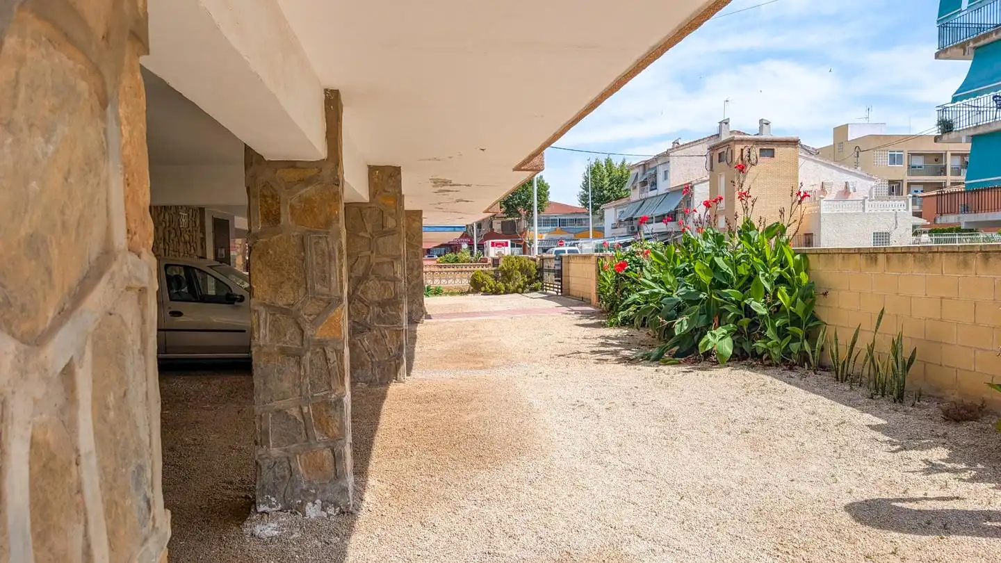 Parking de Piso en venta en Santa Pola con Terraza, Trastero y Amueblado