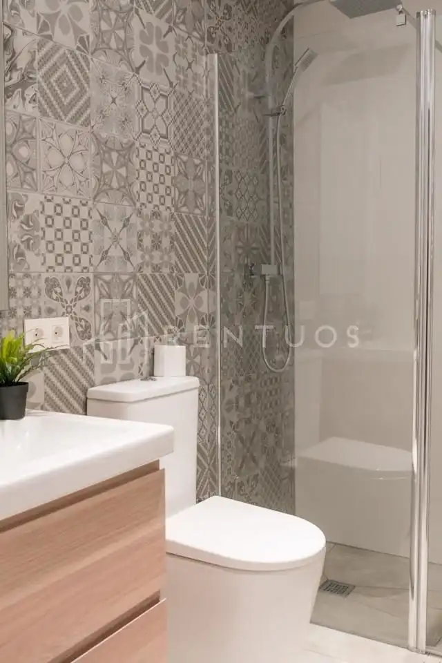 Baño de Dúplex de alquiler en Barcelona con Aire acondicionado, Terraza y Amueblado