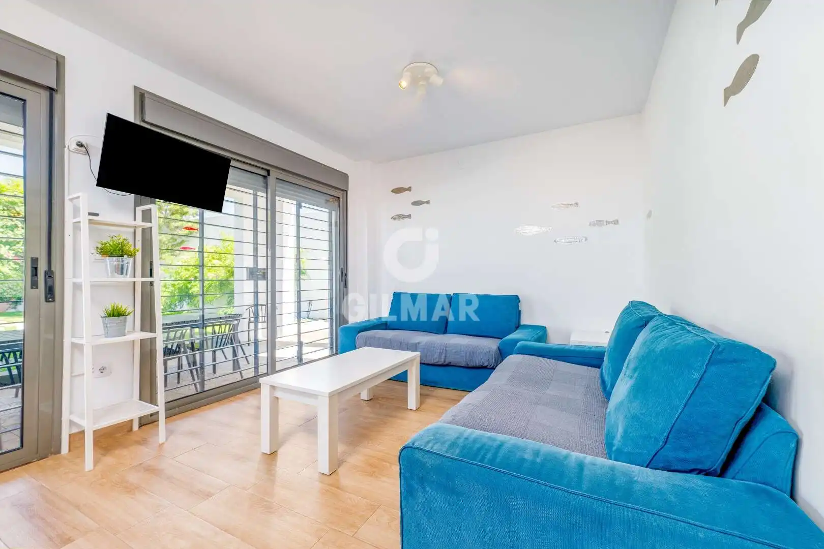 Sala d'estar de Casa o xalet en venda en Conil de la Frontera amb Jardí privat, Piscina i Moblat