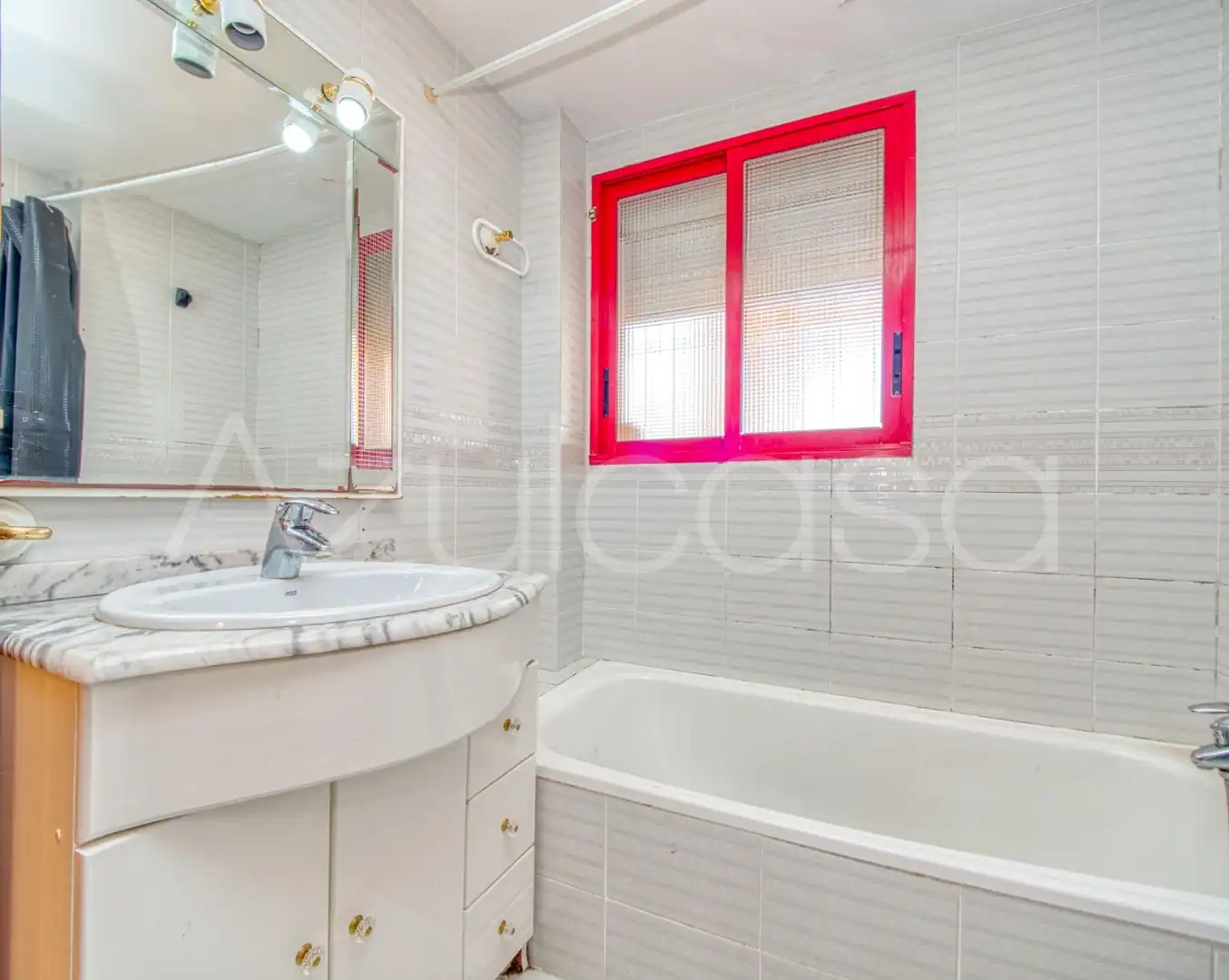 Badezimmer von Maisonette zum Verkauf in El Campello mit Klimaanlage, Abstellraum und Gemeinschaftspool