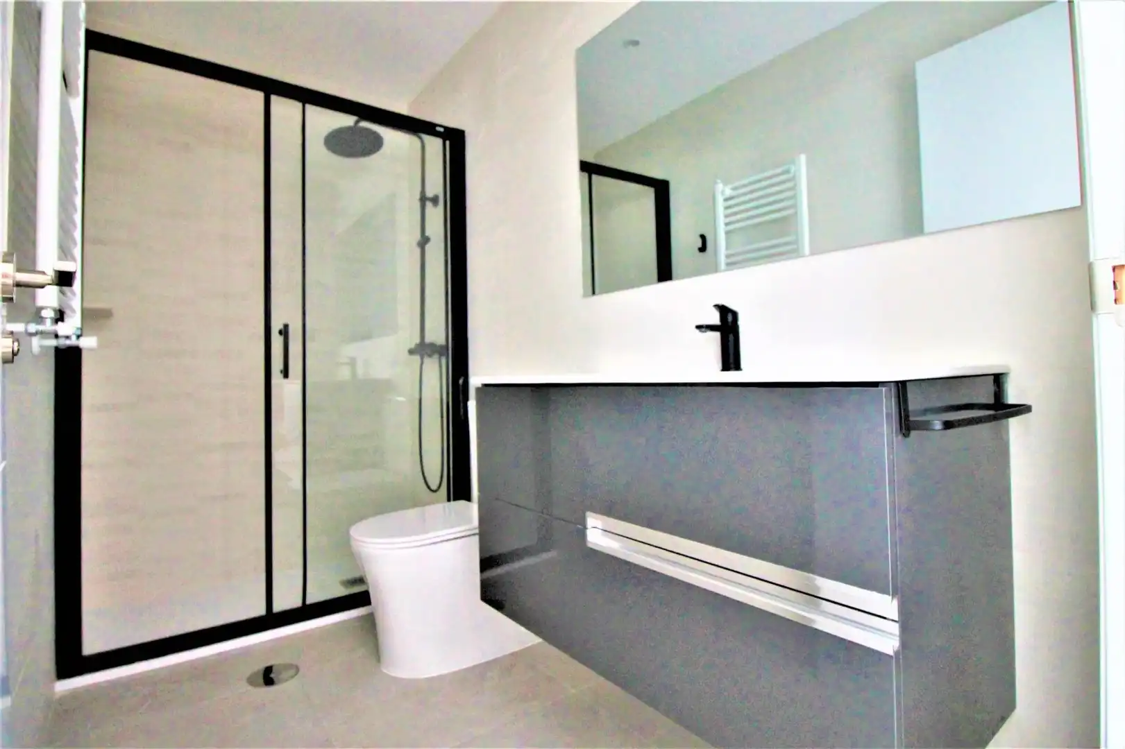 Bathroom of Flat for rent in Carabanchel