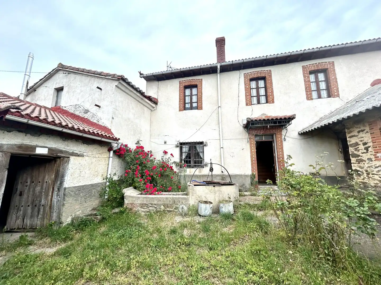 Vista exterior de Finca rústica en venta en Riello con Calefacción