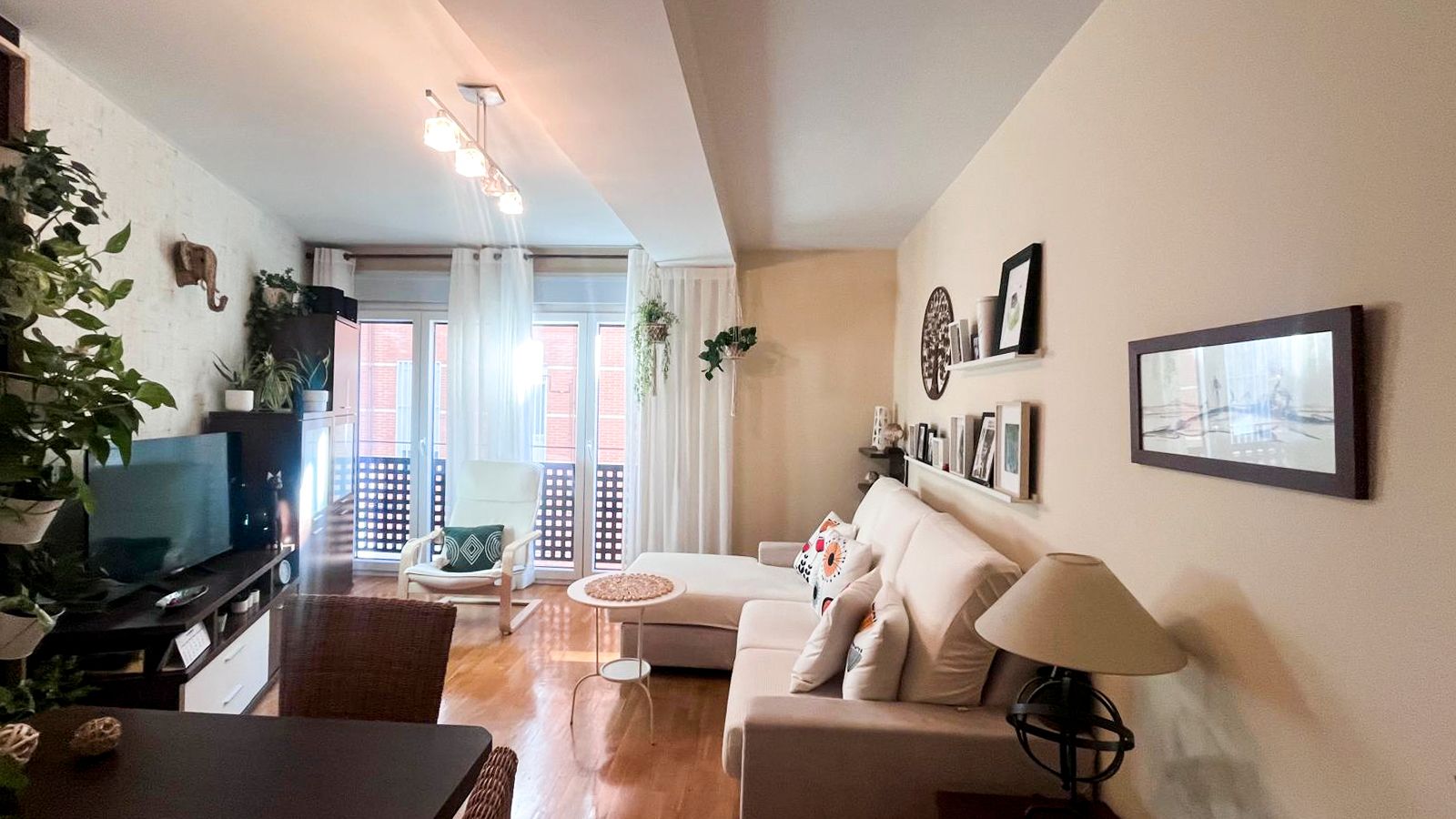 Living room of Flat for sale in  Madrid Capital  with Heating and Balcony