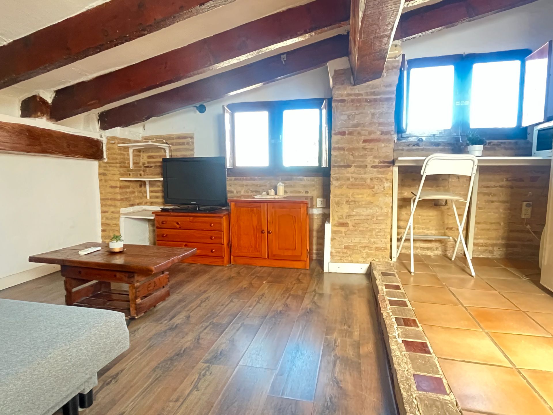 Exterior view of Flat for sale in  Valencia Capital  with Air Conditioner, Furnished and Washing machine