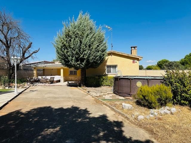 Vista exterior de Casa o chalet en venta en Pioz con Jardín privado