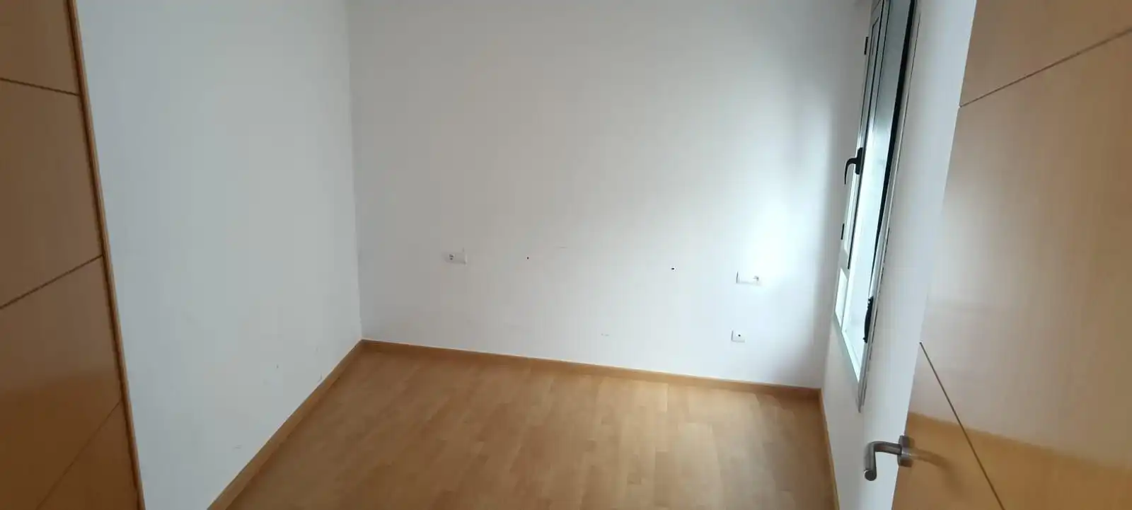 Schlafzimmer von Dachboden zum Verkauf in L'Ampolla mit Terrasse und Balkon