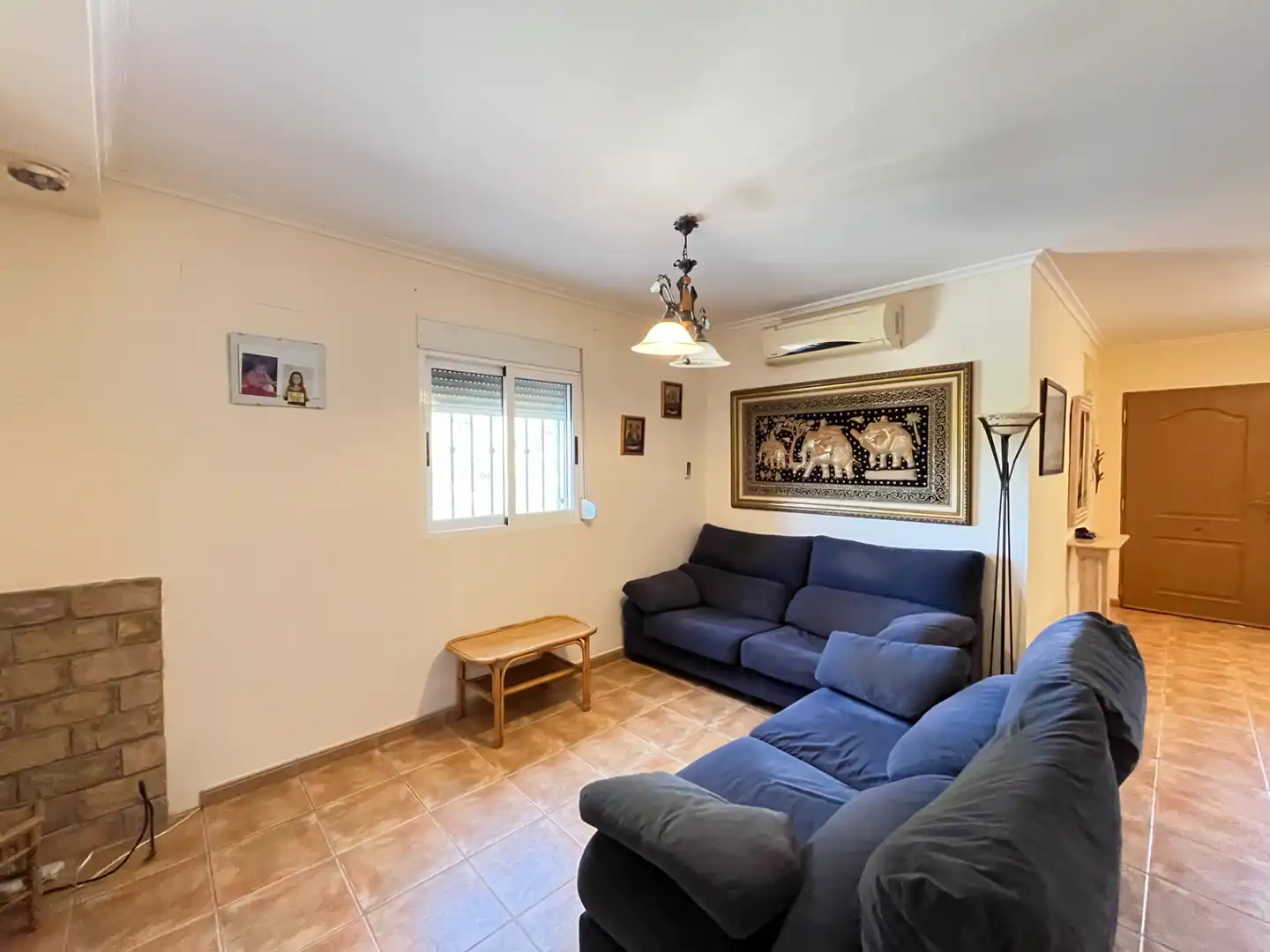 Sala d'estar de Casa o xalet en venda en Sagunto / Sagunt amb Aire condicionat, Calefacció i Jardí privat
