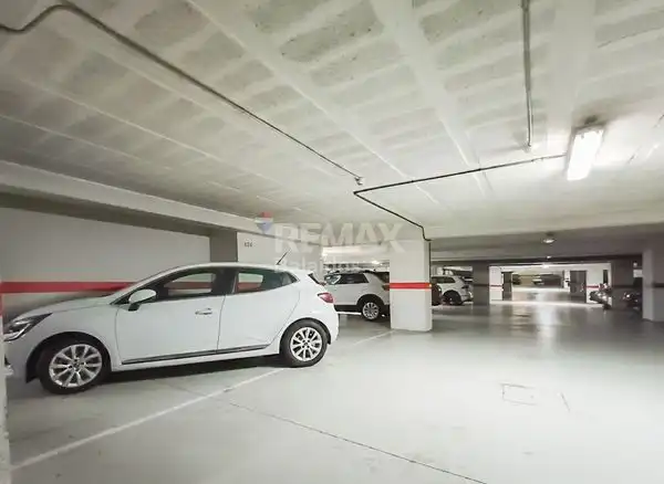 Parking de Piso en venta en Vigo  con Calefacción, Parquet y Trastero