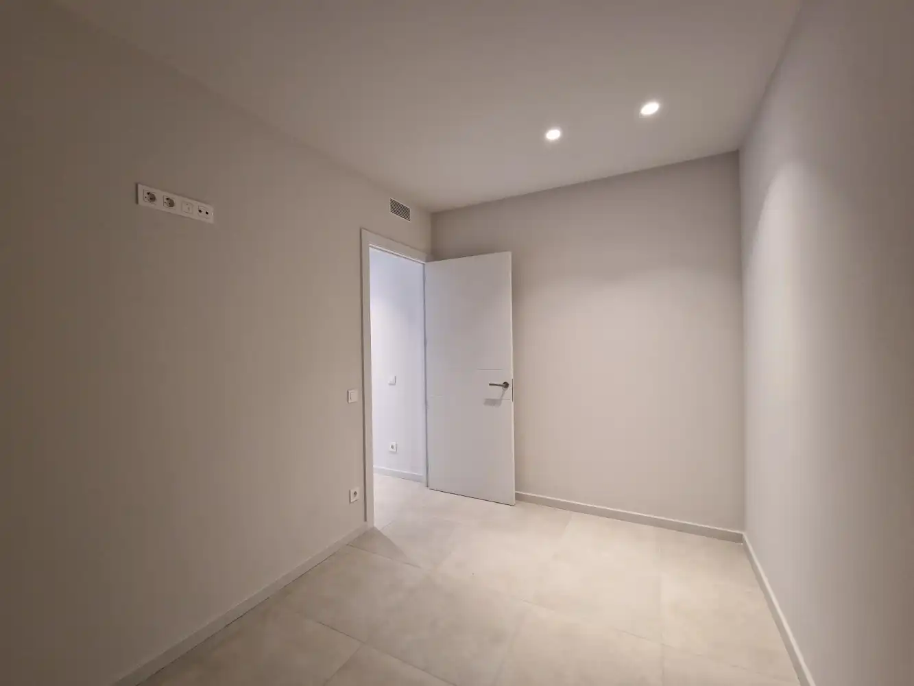 Attic for sale in Girona  with Air Conditioner, Heating and Terrace