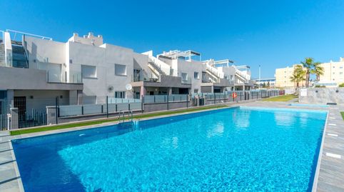 Bungalow de 2 dormitorios en la mejor zona de Aguas Nuevas Sector 25, Torrevieja. Patio privado, aire acondicionado, aparcamiento,