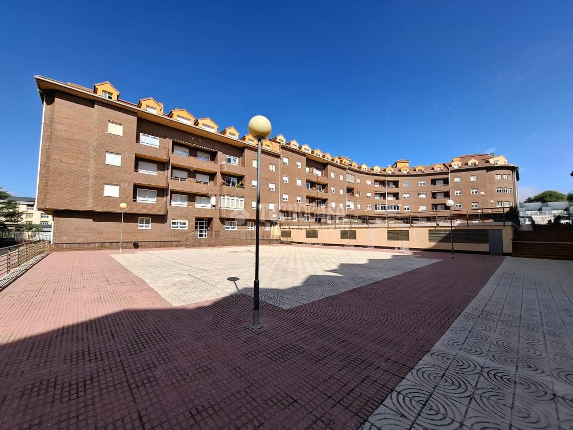 Vista exterior de Piso en venta en Ávila Capital con Calefacción, Trastero y Amueblado
