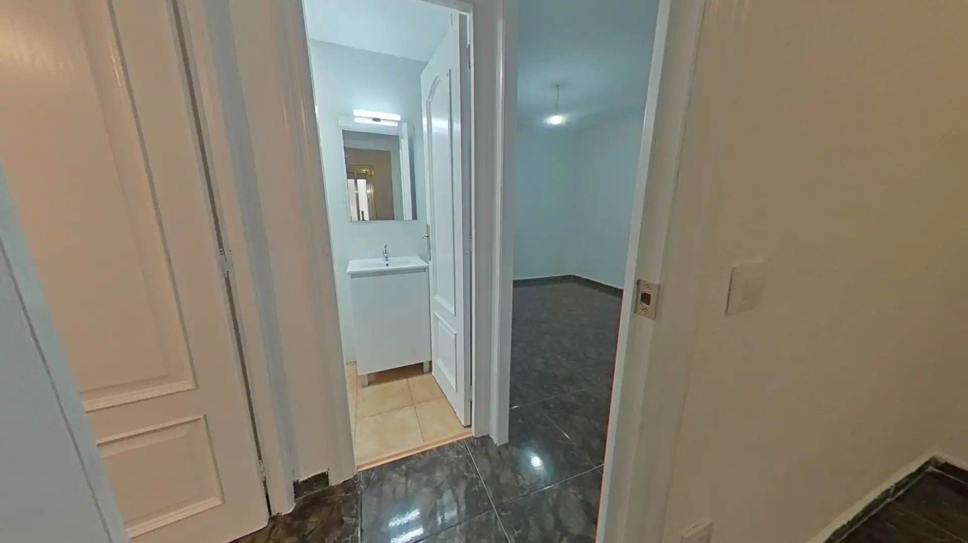 Piso en venta en L'Hospitalet de Llobregat con Calefacción y Amueblado
