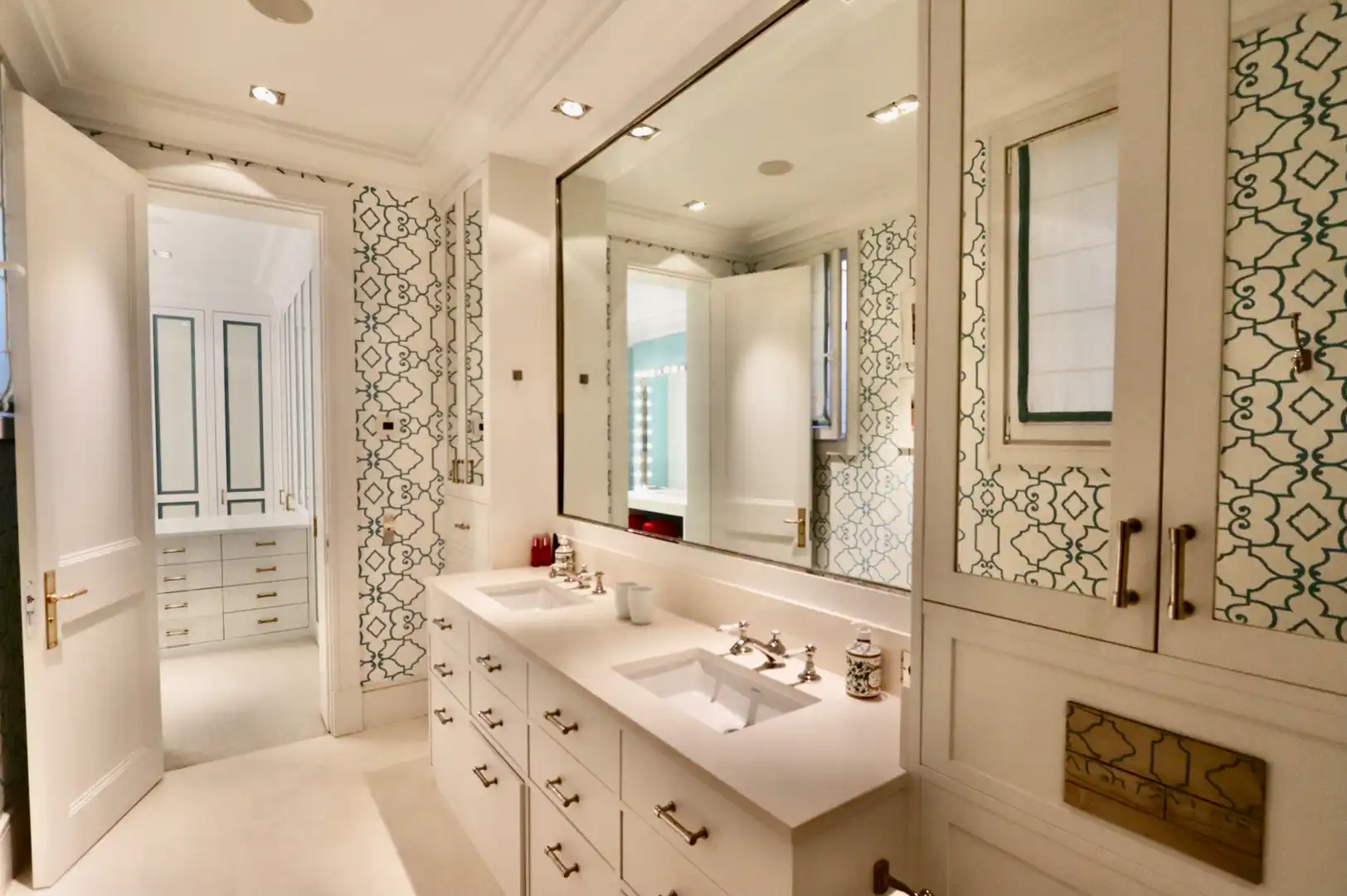 Bathroom of Flat for sale in Madrid  with Air Conditioner, Heating and Storage room