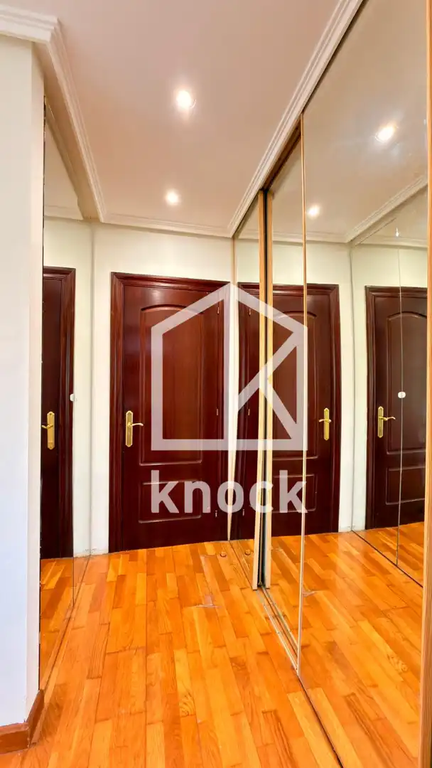 Casa o xalet en venda en Oviedo  amb Calefacció, Parquet i Terrassa