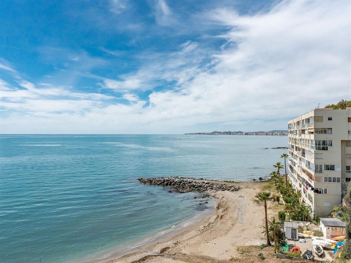 Vista exterior de Apartament en venda en Benalmádena amb Aire condicionat i Piscina comunitària