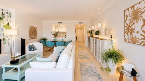 Elegante apartamento totalmente renovado con terraza, vistas al canal y piscina comunitaria, imatge 5