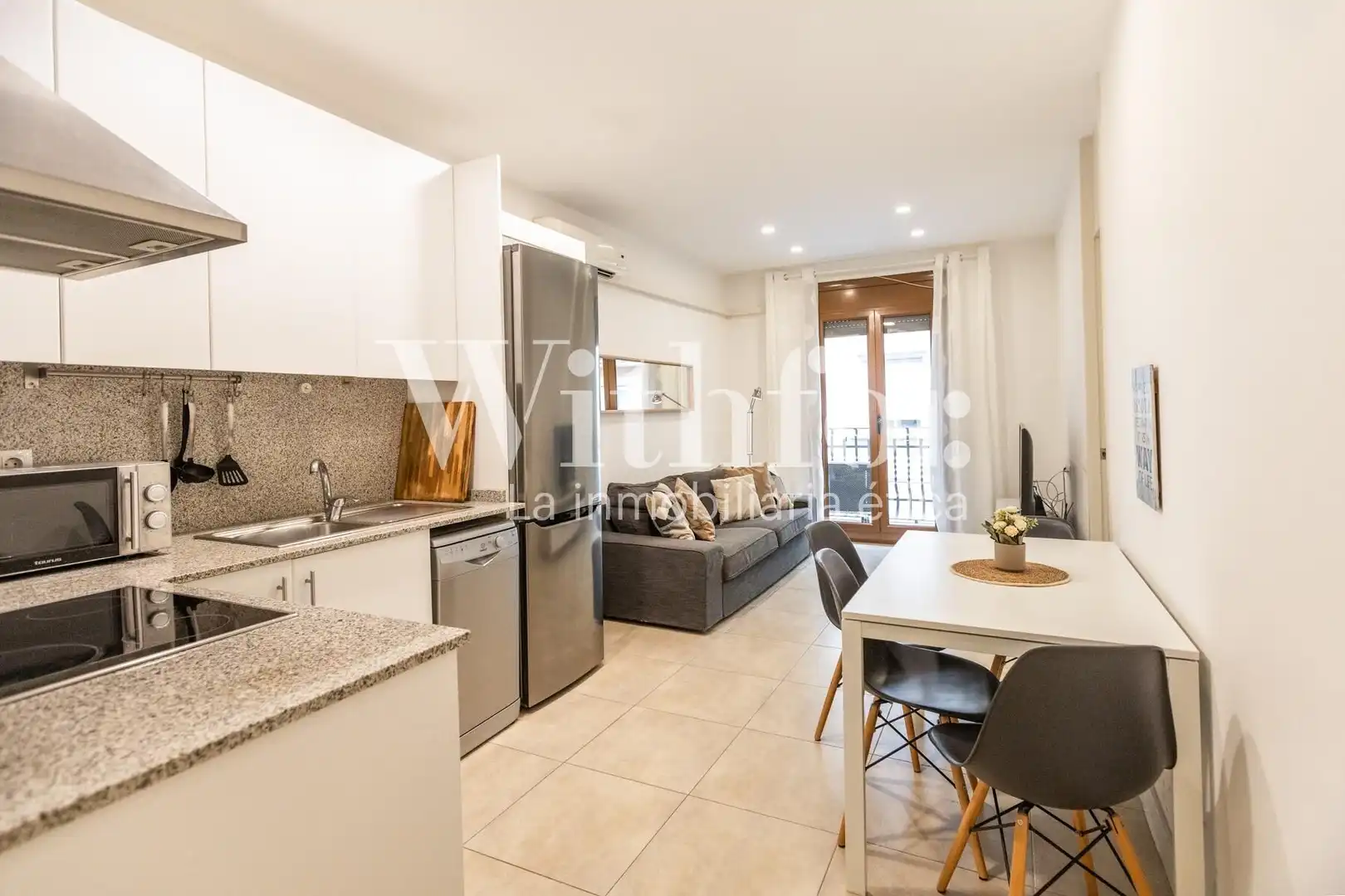 Exterior view of Flat for sale in Barcelona  with Air Conditioner, Heating and Balcony