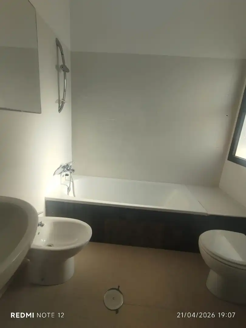 Bany de Casa adosada en venda en Villanueva del Ariscal amb Aire condicionat, Calefacció i Jardí privat