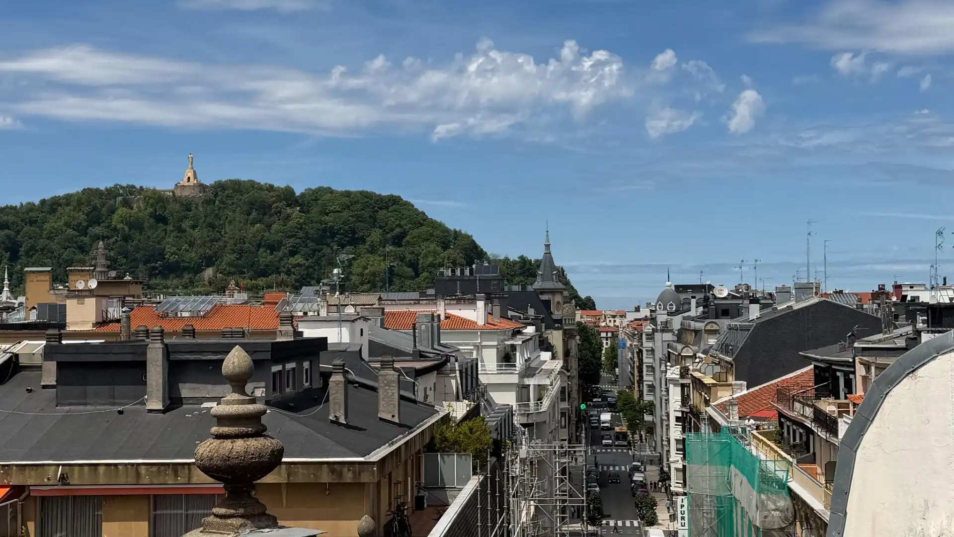 Vista exterior de Dúplex en venda en Donostia - San Sebastián  amb Calefacció, Terrassa i Traster